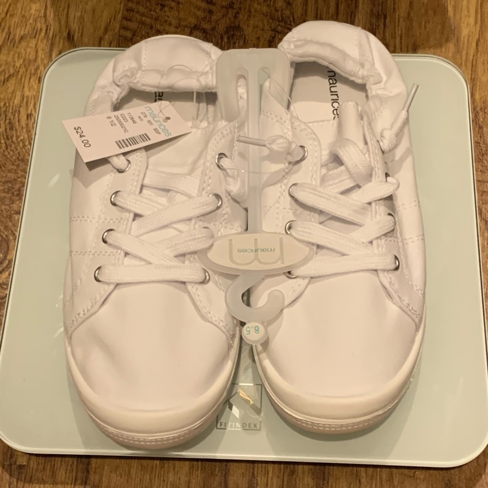 Maurices white slip on bnwt sz 8.5